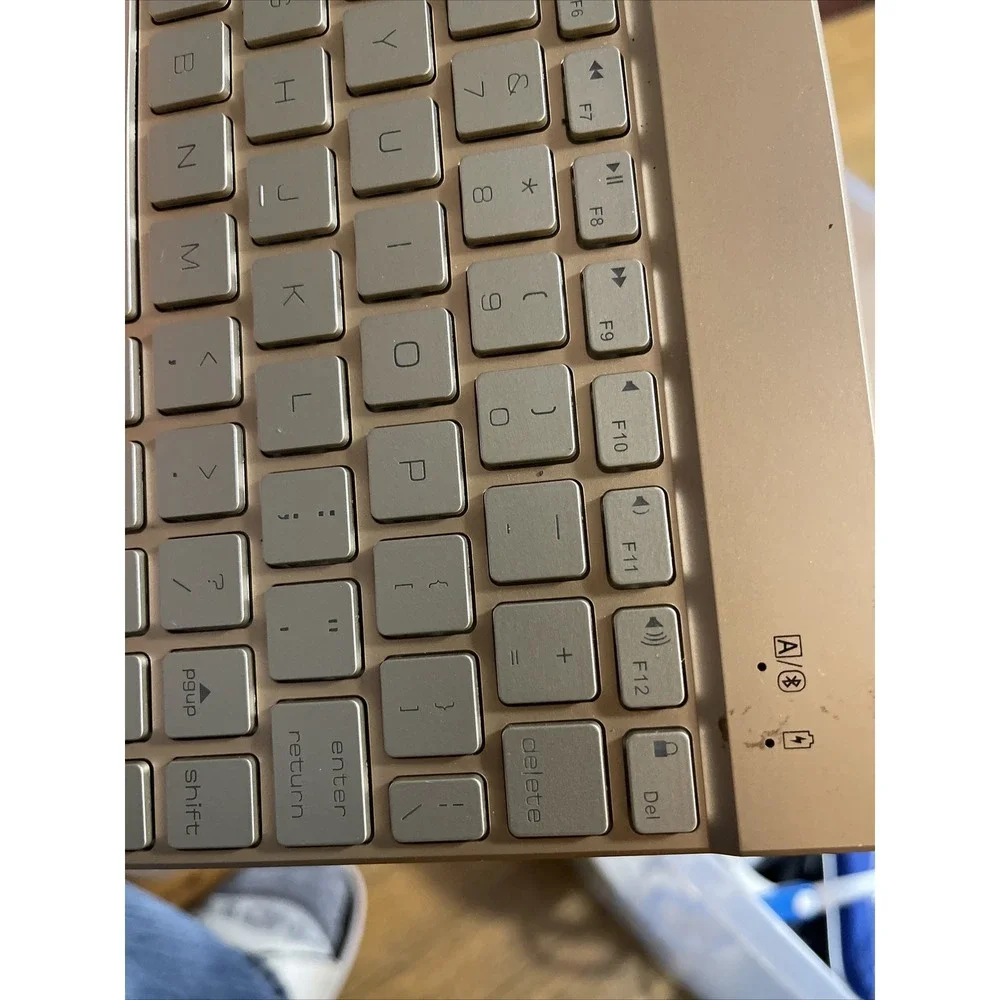 Bluetooth keyboard , Rechargeable, Good Condition (19)